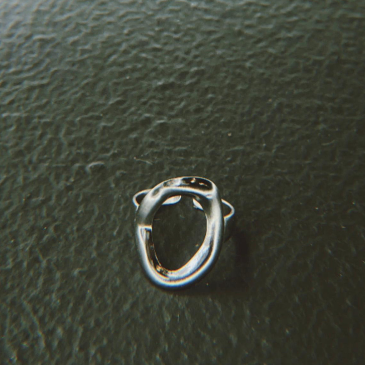 LOOP HOLE RING
